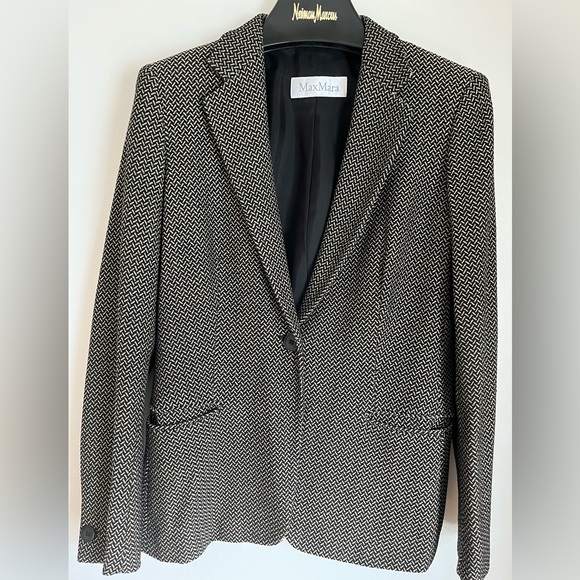 MaxMara Jackets & Blazers - Max Mara black blazer, size 6, great condition, 73% virgin wool, 27% nylon.